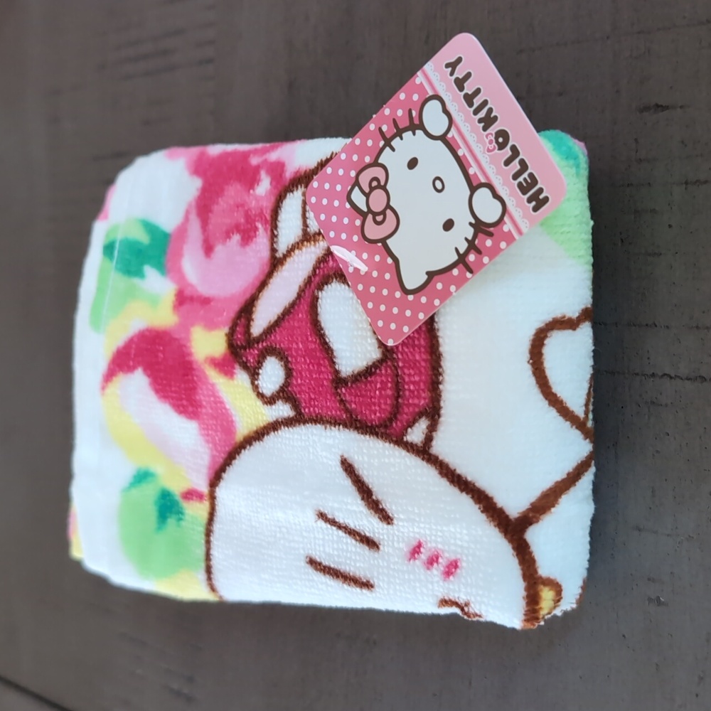 🆕 Hello Kitty Hand Towels - 2 - Picture 4 of 9